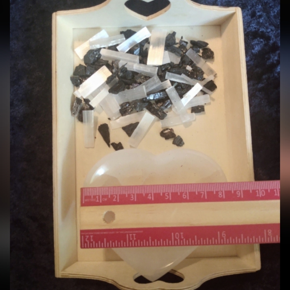 🖤✨BRAZiLiAN BLack TourmaLine 🤍 and SELENiTE CrystaL chips 🖤 Heart BowL - Picture 6 of 8